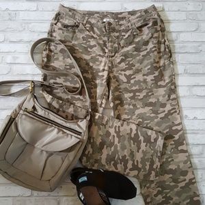 D&Co. Denim + Company Camo Ankle Pants (Size 16)